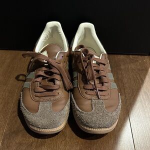 Adidas Brown Sambas (Men’s 8.5/Women’s 9.5)